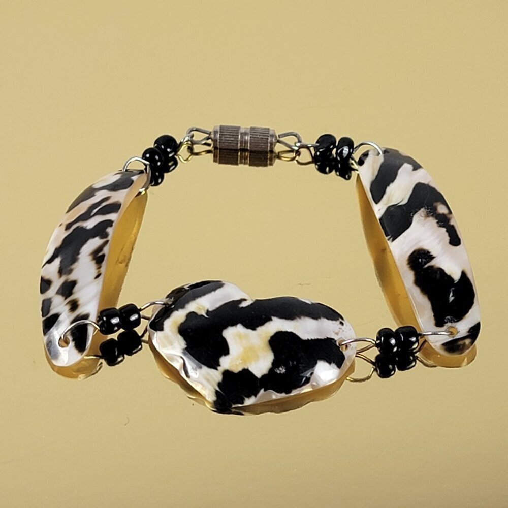 Vintage Black And Cream Mother Of Pearl Heart Bracelet 7 In Barrel Clasp
